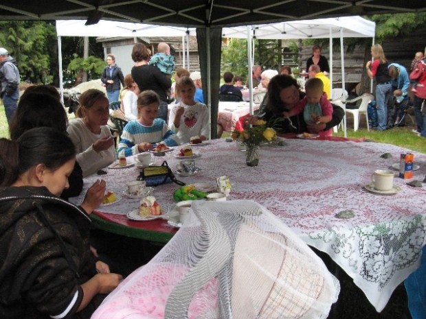 strawberry tea july 2009 011